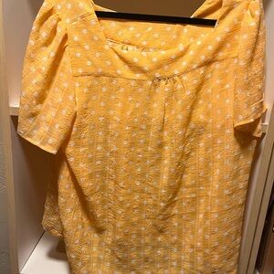 Ample square net gauzy fabric.